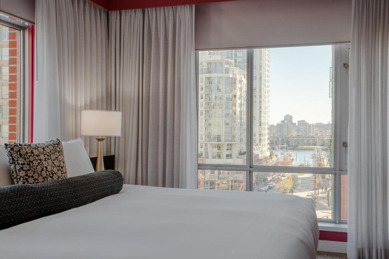 Opus Vancouver Exterior photo