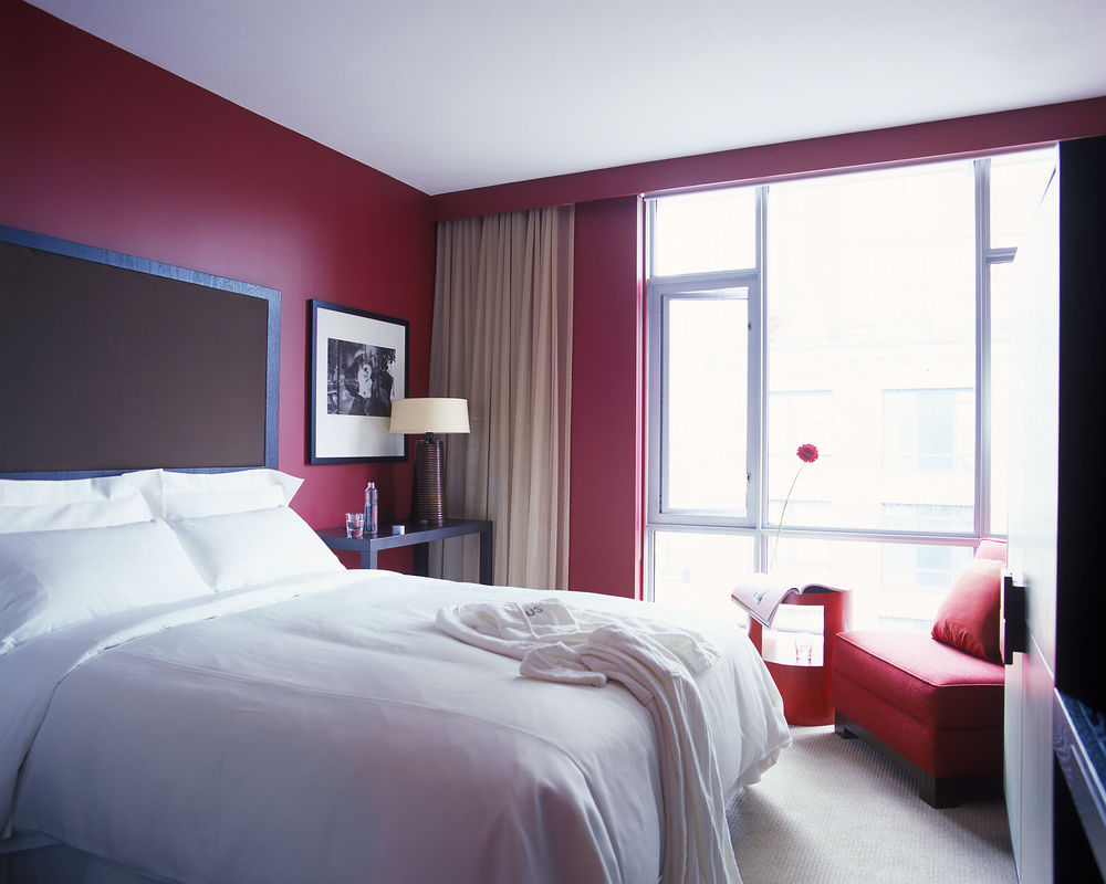 Opus Vancouver Room photo